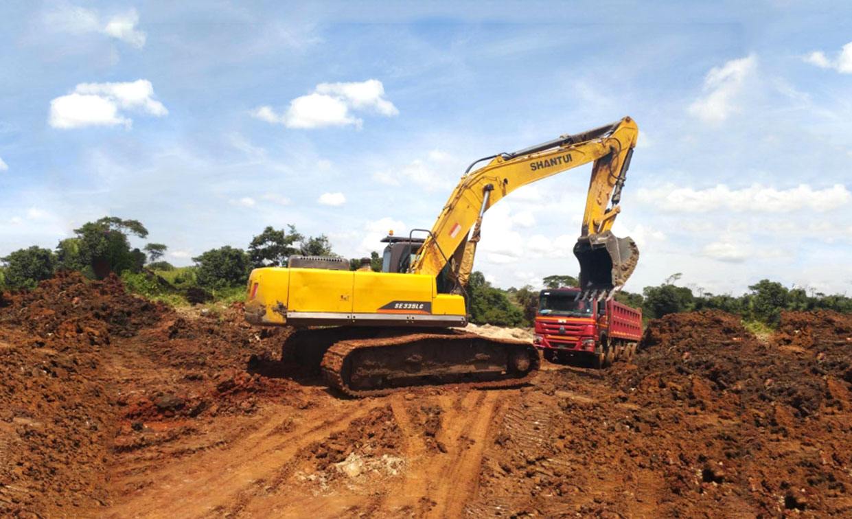 Shantui SE335LC Excavator Works In Uganda Alluvial Gold Ore